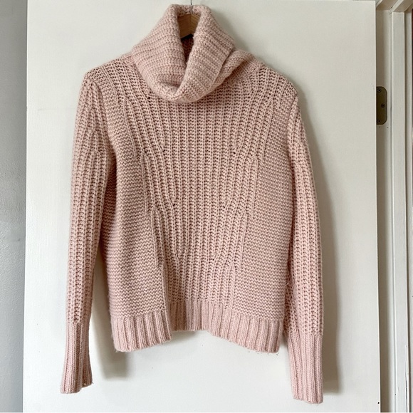 Banana Republic Sweaters - Banana Republic chunky knit sweater